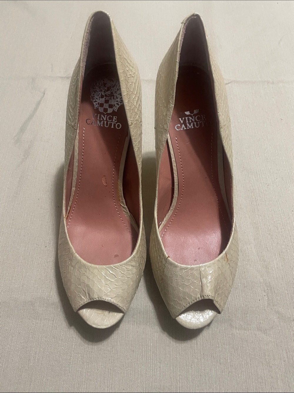Vince Camuto Cream Textured Peep-Toe leather Pumps 7.5